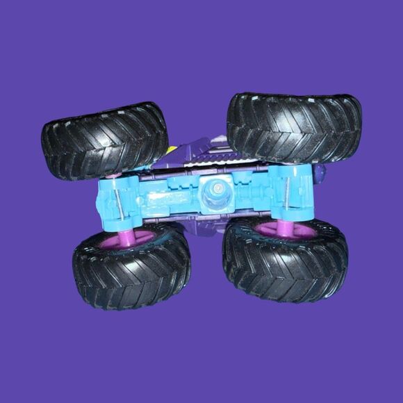 Hot Wheels Monster Trucks Masters Of The Universe Skeletor Die-cast Truck A28 - Picture 6 of 8